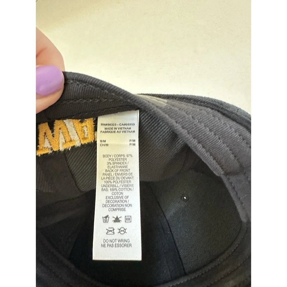 Iowa Hawkeyes Nike Hat Flex Dri Fit Classic99 Swoosh S/M Fitted Black Yellow